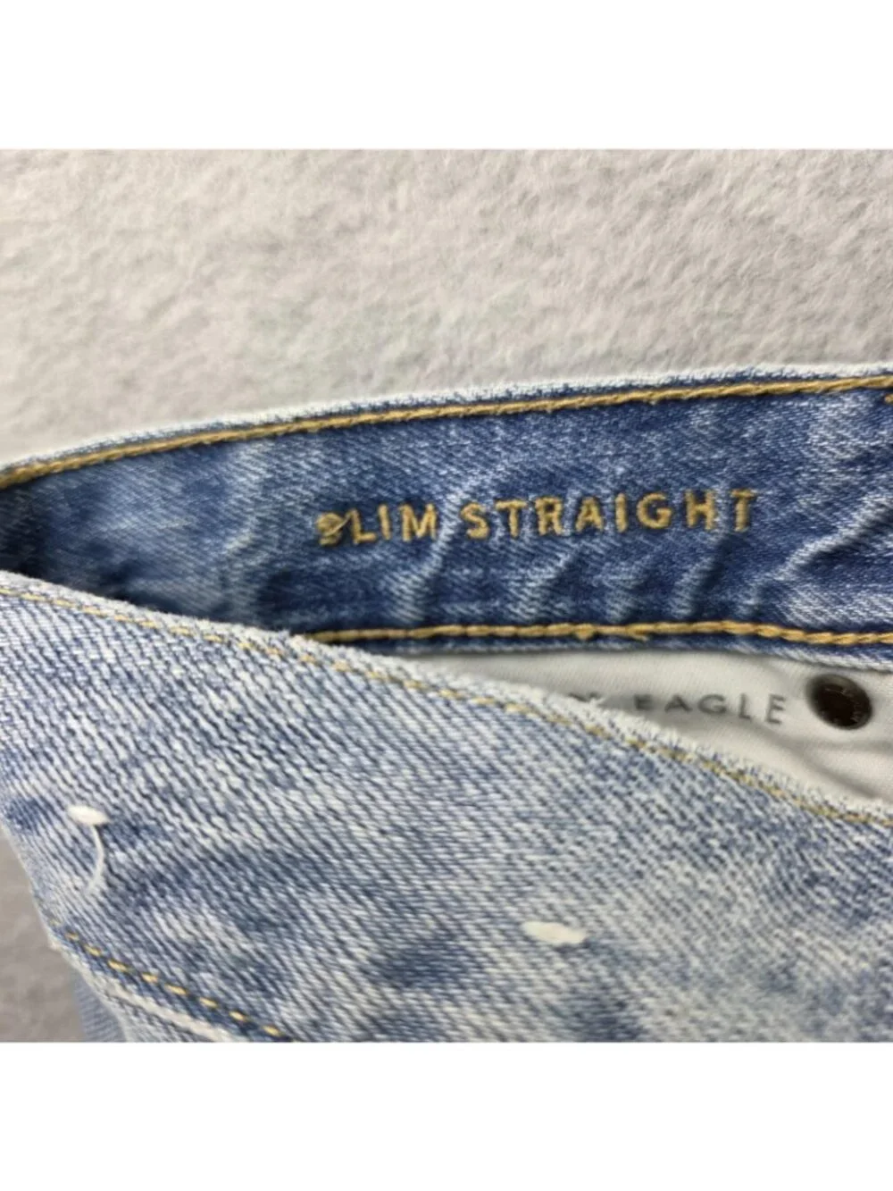 American Eagle Jeans Mens 28x32 Blue Slim Straight Light Wash Distressed Ripped